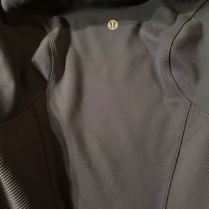 Lululemon jacket size 2 in good condition